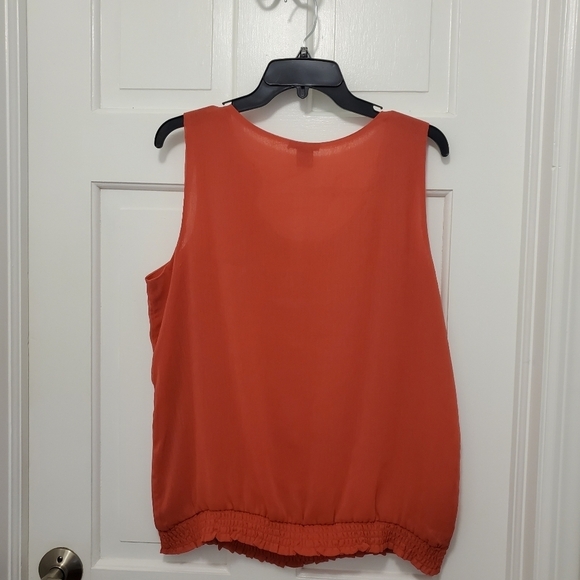Nue Options Sleeveless Blouse Size XL, lightweight smocked hemline - Picture 8 of 8